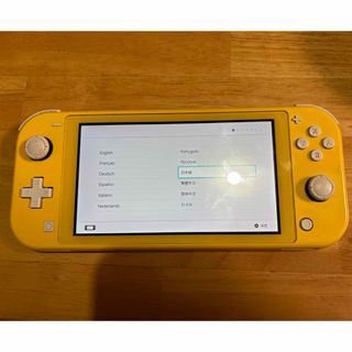 ニンテンドースイッチ(Nintendo Switch)のswitchライト　イエロー　本体のみ(携帯用ゲーム機本体)