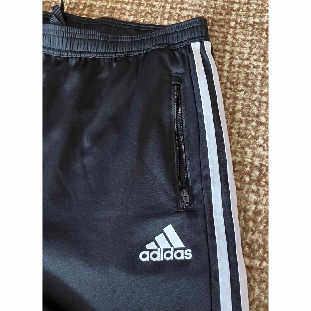 adidas(アディダス)のadidas  黒　ショートパンツXO メンズのパンツ(ショートパンツ)の商品写真