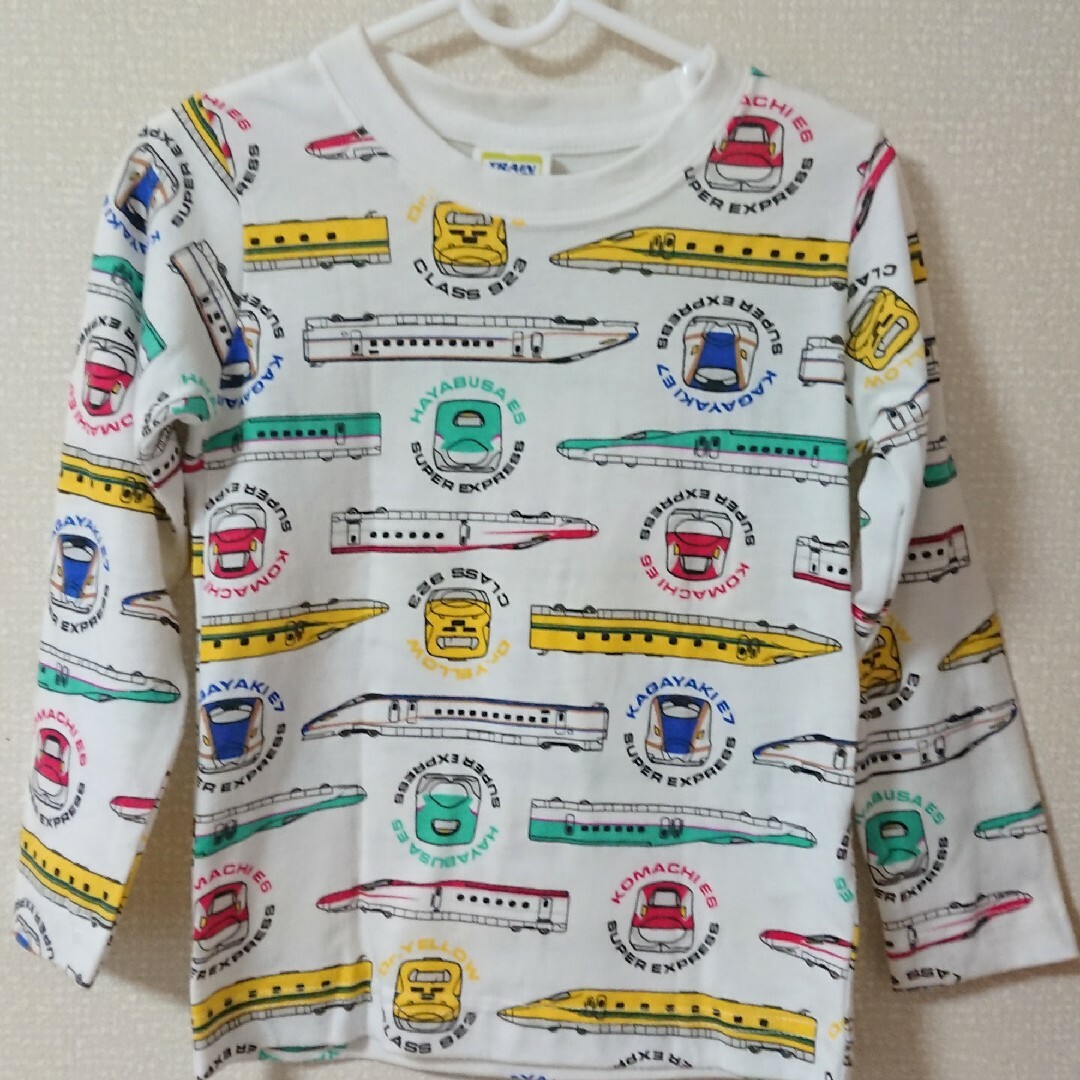 100サイズ新幹線長袖シャツ キッズ/ベビー/マタニティのキッズ服男の子用(90cm~)(Tシャツ/カットソー)の商品写真