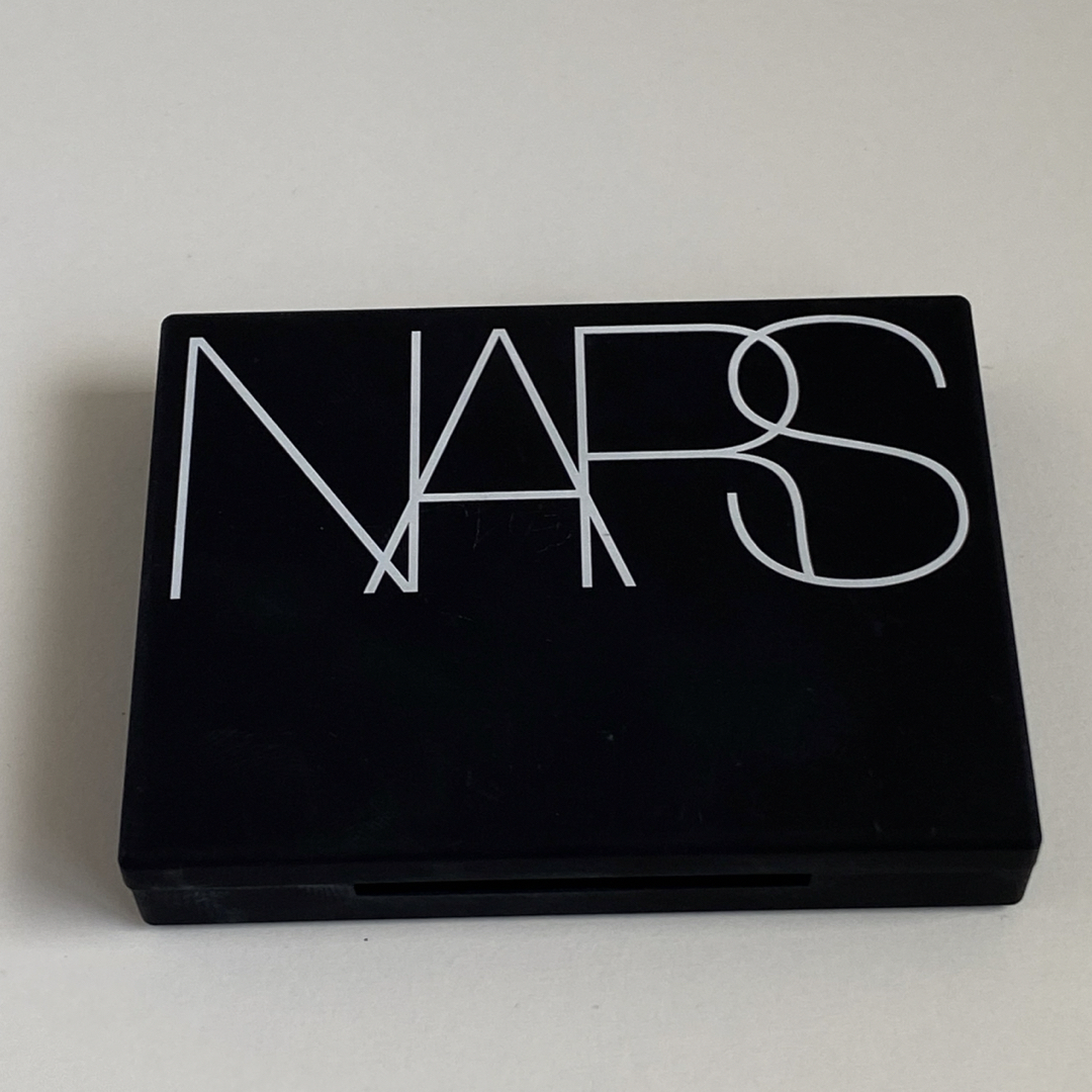 NARS(ナーズ)のNARS ライトリフティングセッティングパウダープレスト　ミニ コスメ/美容のベースメイク/化粧品(フェイスパウダー)の商品写真