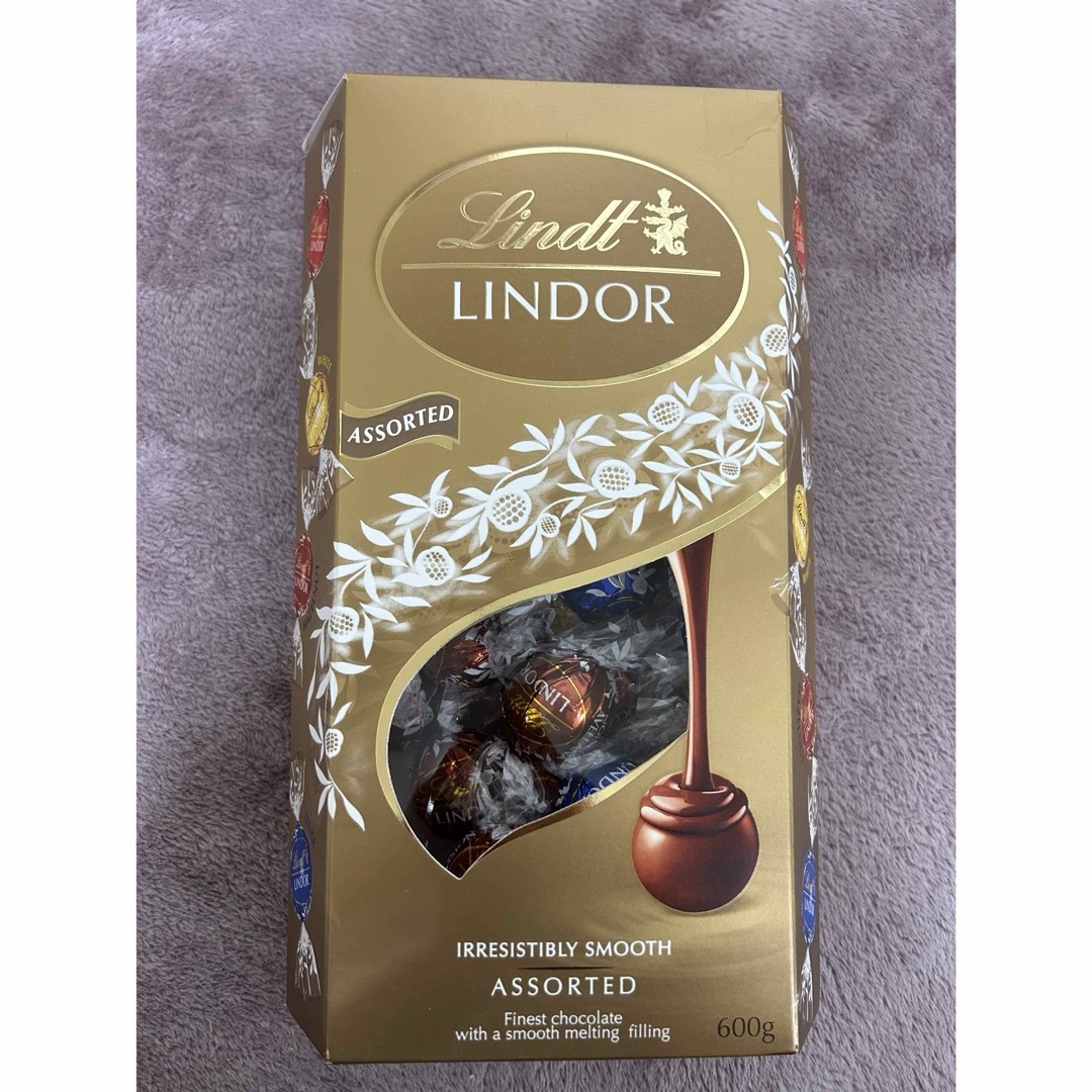 Lindt(リンツ)の【即日匿名発送】リンツ リンドール ミルク チョコレート30個 コストコ 食品/飲料/酒の食品(菓子/デザート)の商品写真