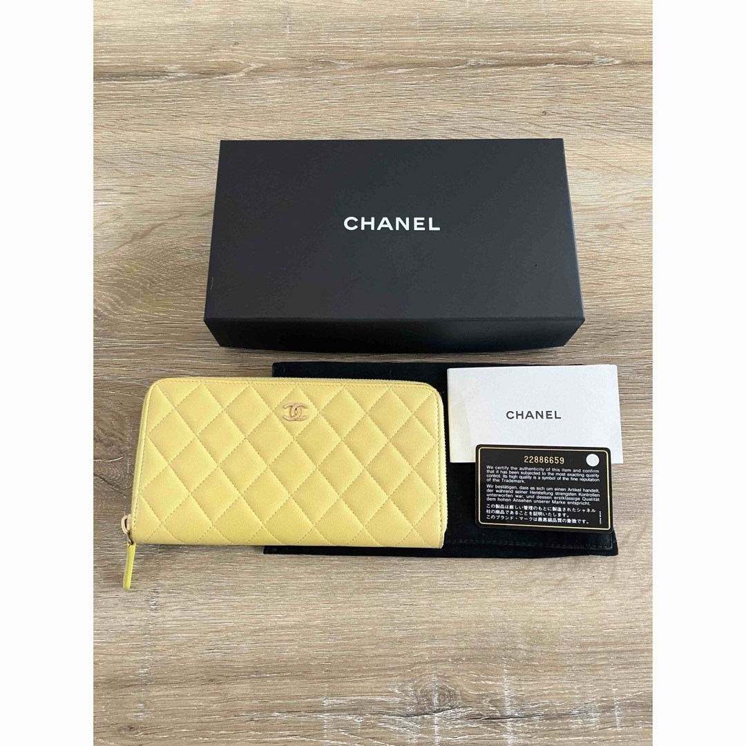 CHANEL(シャネル)のCHANEL 長財布　ライトイエロー レディースのファッション小物(財布)の商品写真