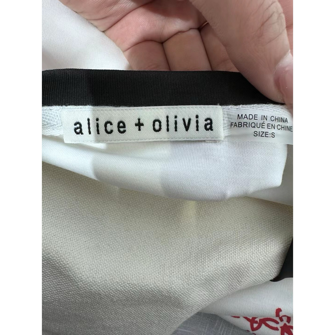 Alice+Olivia(アリスアンドオリビア)の❤️★Alice olive 新作新品　白　人形柄　半袖　綿  Tシャツ レディースのトップス(Tシャツ(半袖/袖なし))の商品写真