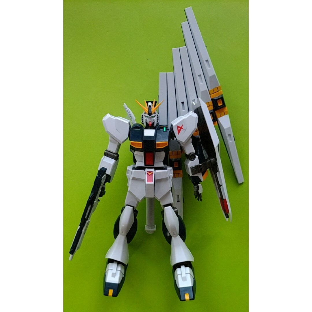 BANDAI(バンダイ)のHGUCサザビー＆EG及び組立済みHGUCνガンダム エンタメ/ホビーのおもちゃ/ぬいぐるみ(模型/プラモデル)の商品写真