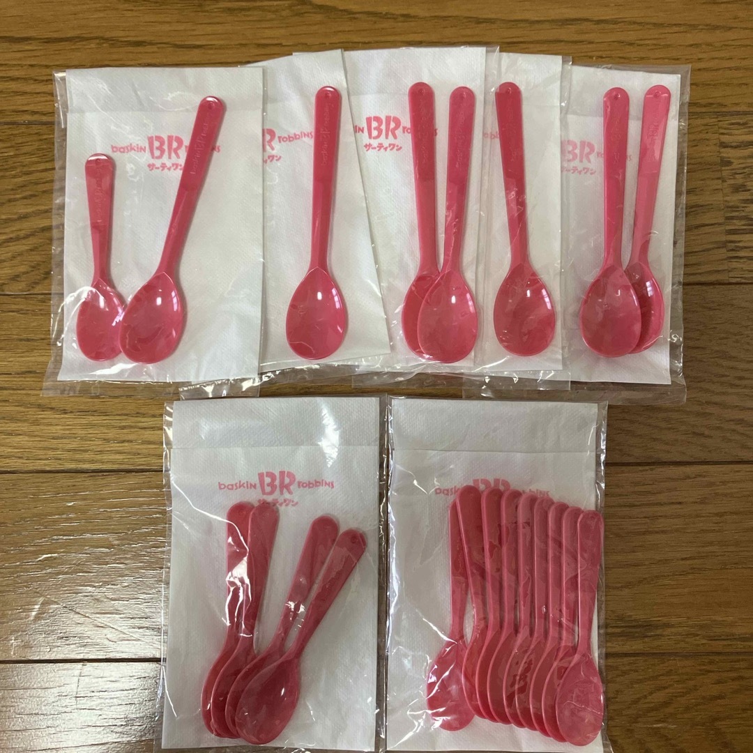 【未使用品】サーティワン　プラスチックスプーン　合計21本 キッズ/ベビー/マタニティの授乳/お食事用品(スプーン/フォーク)の商品写真