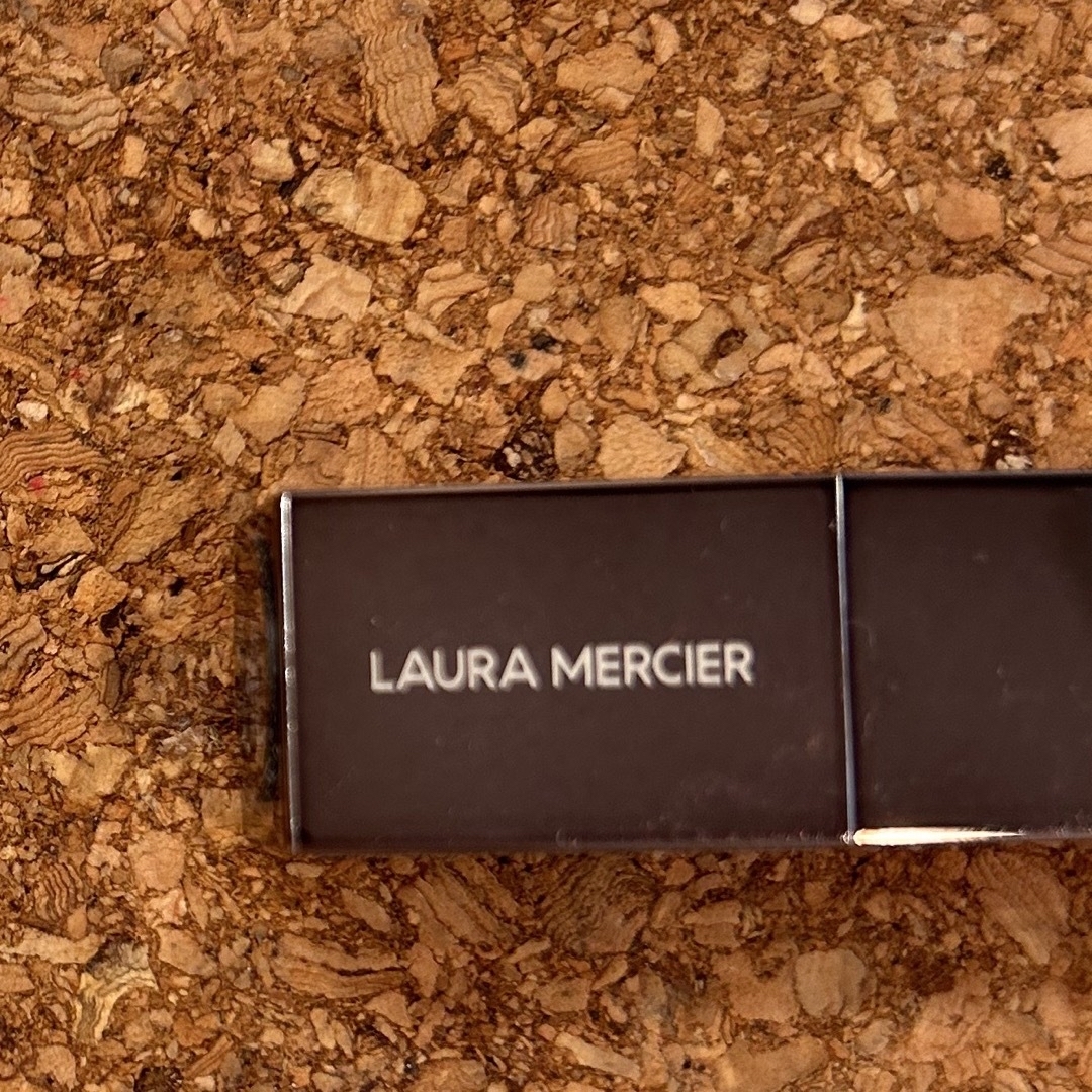 laura mercier(ローラメルシエ)のローラメルシエ　ルージュエッセンシャル　シルキークリーム　リップスティックミニ コスメ/美容のベースメイク/化粧品(口紅)の商品写真
