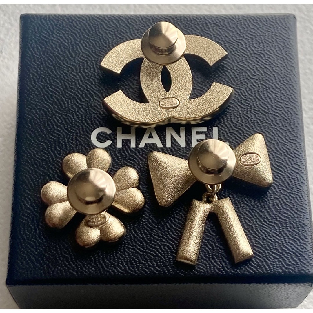 CHANEL(シャネル)のシャネル♥️きらきら ブローチ セット レディースのアクセサリー(ブローチ/コサージュ)の商品写真