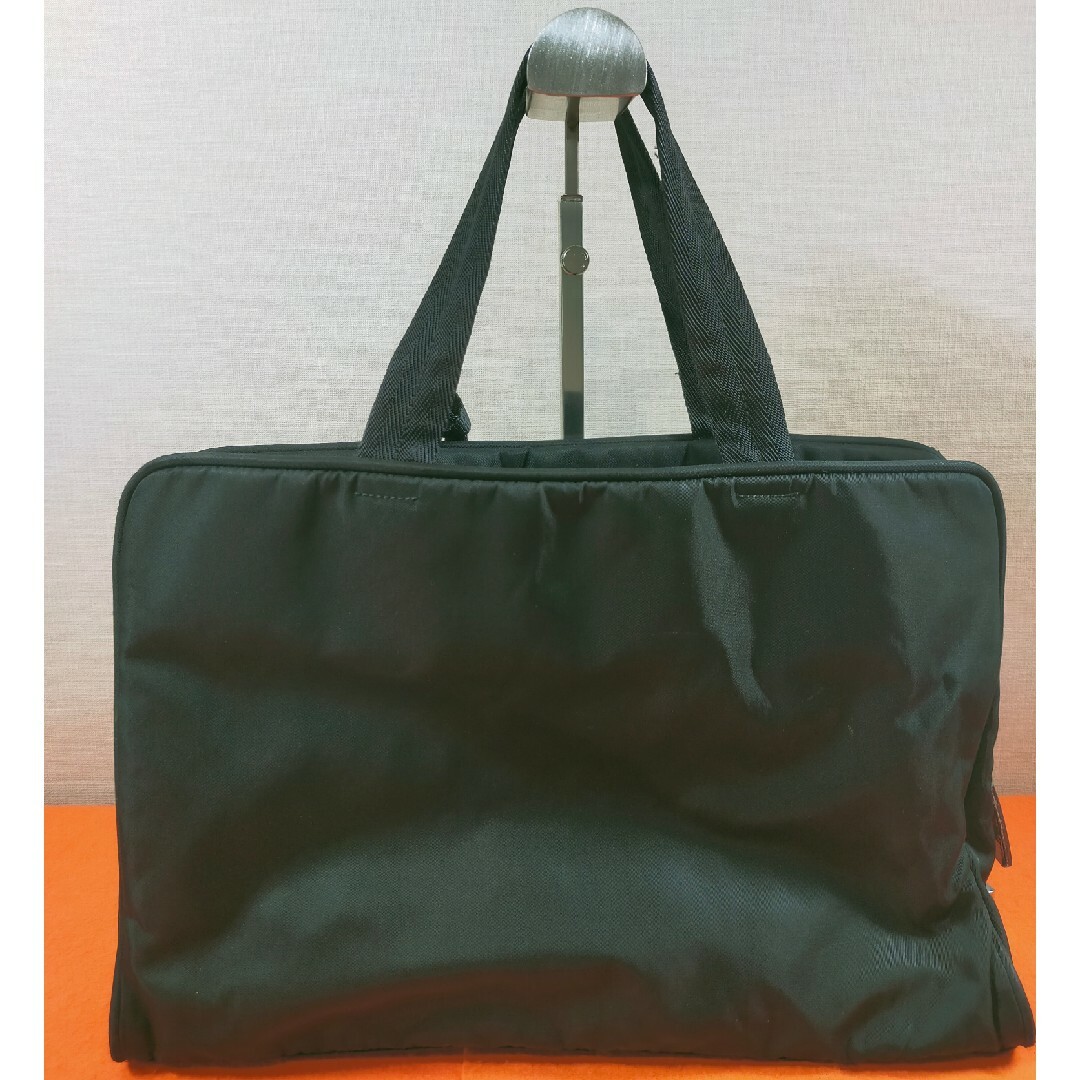 PRADA(プラダ)のプラダ PRADA トートバッグ ナイロン 黒色 パドロック キーホルダー レディースのバッグ(トートバッグ)の商品写真