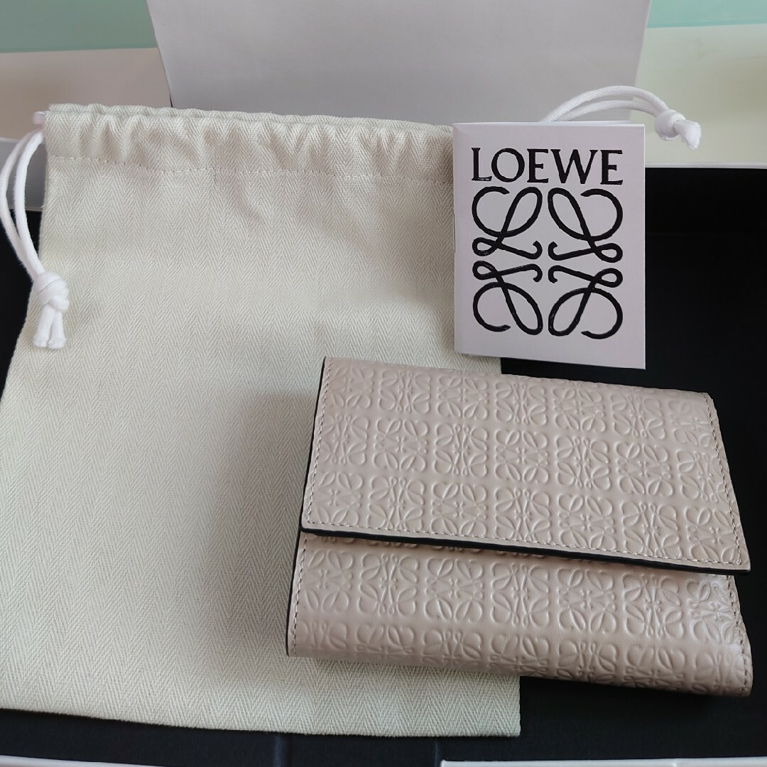 LOEWE(ロエベ)のLOEWE　リピート　バーティカル　箱あり レディースのファッション小物(財布)の商品写真