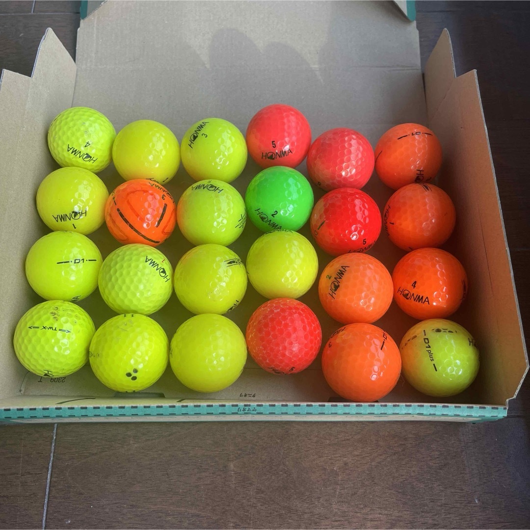 本間ゴルフ(ホンマゴルフ)のホンマゴルフボール　24個カラー黄色赤オレンジ緑ロストボール チケットのスポーツ(ゴルフ)の商品写真