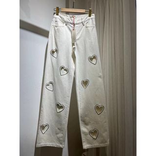 アリスアンドオリビア(Alice+Olivia)の❤️★Alice olive2024春新作新品　白　デニム　ハート柄　パンツ(デニム/ジーンズ)