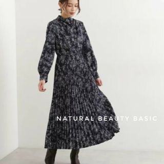 ナチュラルビューティーベーシック(NATURAL BEAUTY BASIC)の美品 ナチュラルビューティベーシック ドレープネックフラワーワンピース ネイビー(ロングワンピース/マキシワンピース)