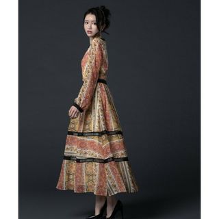 エミリアウィズ(EmiriaWiz)の美品 Emiria with ヴィンテージ調フラワー刺繍ロングワンピース(ロングワンピース/マキシワンピース)