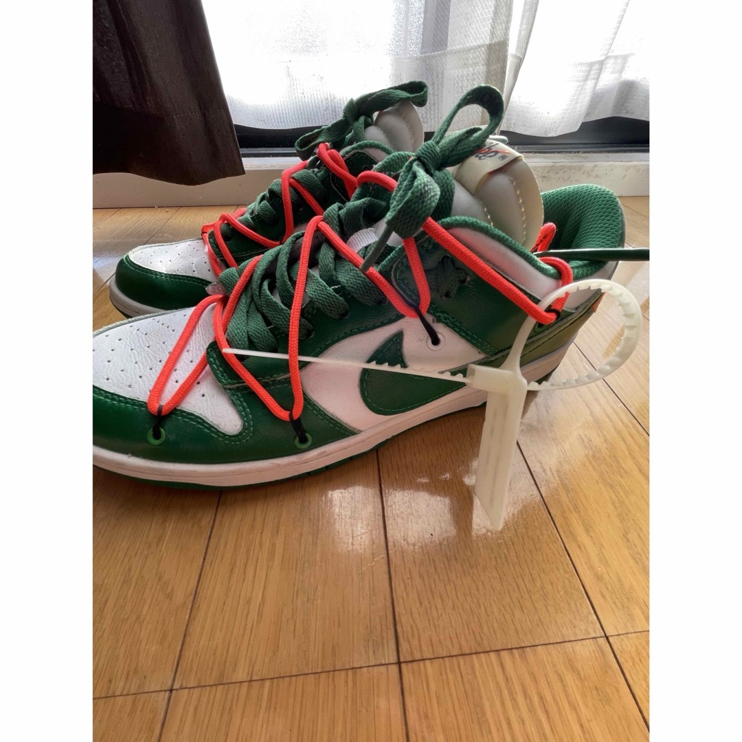 NIKE(ナイキ)のNIKE DUNK LOW ホワイト × Off-White メンズの靴/シューズ(スニーカー)の商品写真