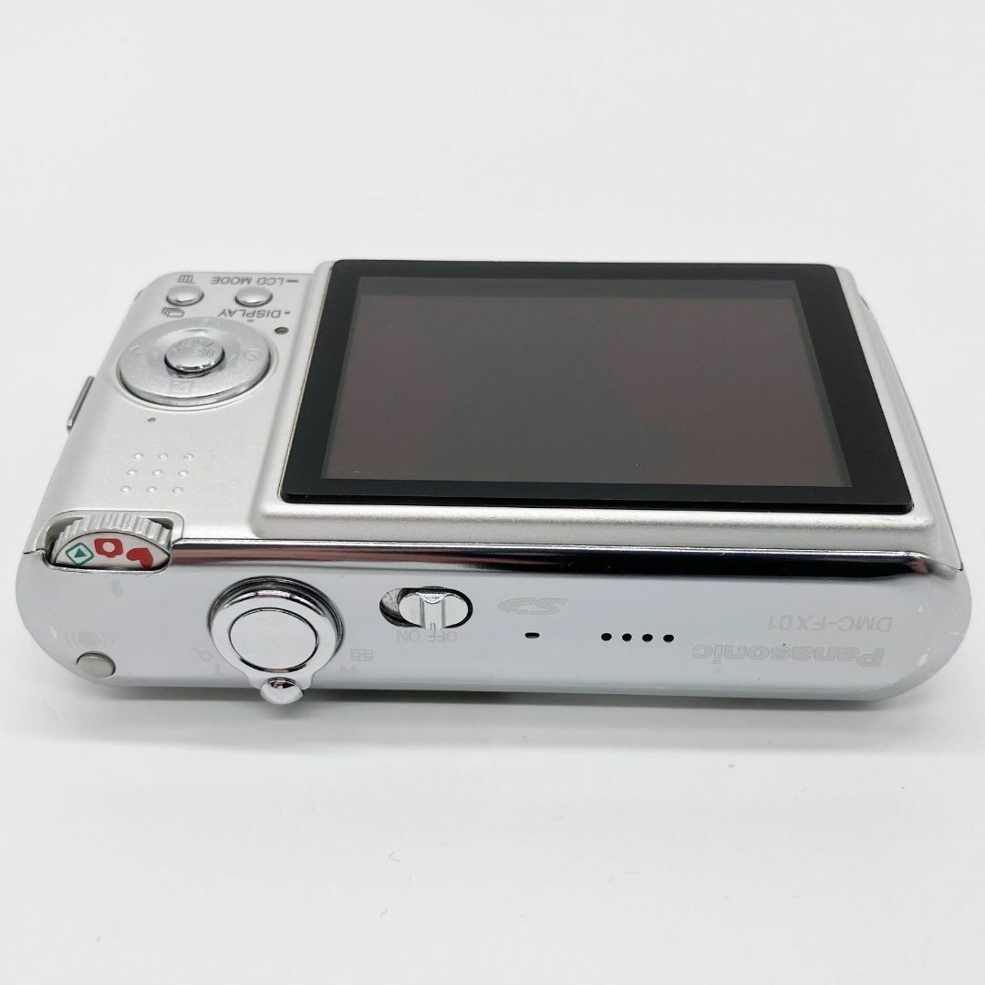 Panasonic(パナソニック)のPANASONIC パナソニック LUMIX DMC-FX01 シルバー スマホ/家電/カメラのカメラ(コンパクトデジタルカメラ)の商品写真