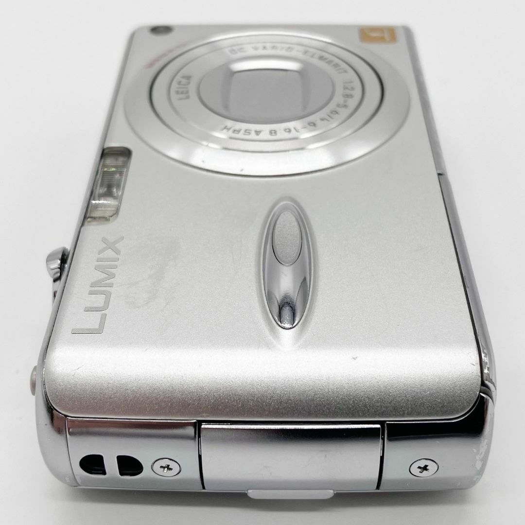 Panasonic(パナソニック)のPANASONIC パナソニック LUMIX DMC-FX01 シルバー スマホ/家電/カメラのカメラ(コンパクトデジタルカメラ)の商品写真