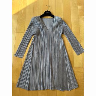 プリーツプリーズイッセイミヤケ(PLEATS PLEASE ISSEY MIYAKE)のプリーツプリーズ　ワンピース　グレー色(ひざ丈ワンピース)