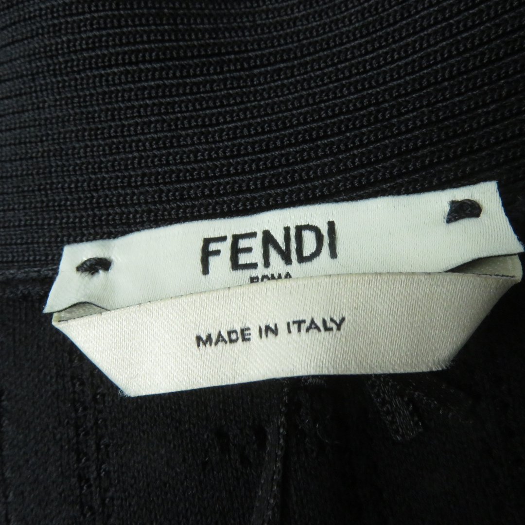 FENDI(フェンディ)の未使用品 FENDI フェンディ 2019年製 ズッカ柄 ロゴボタン付 Vネック 長袖 カーディガン ブラック 40 イタリア製 正規品 レディース レディースのトップス(カーディガン)の商品写真