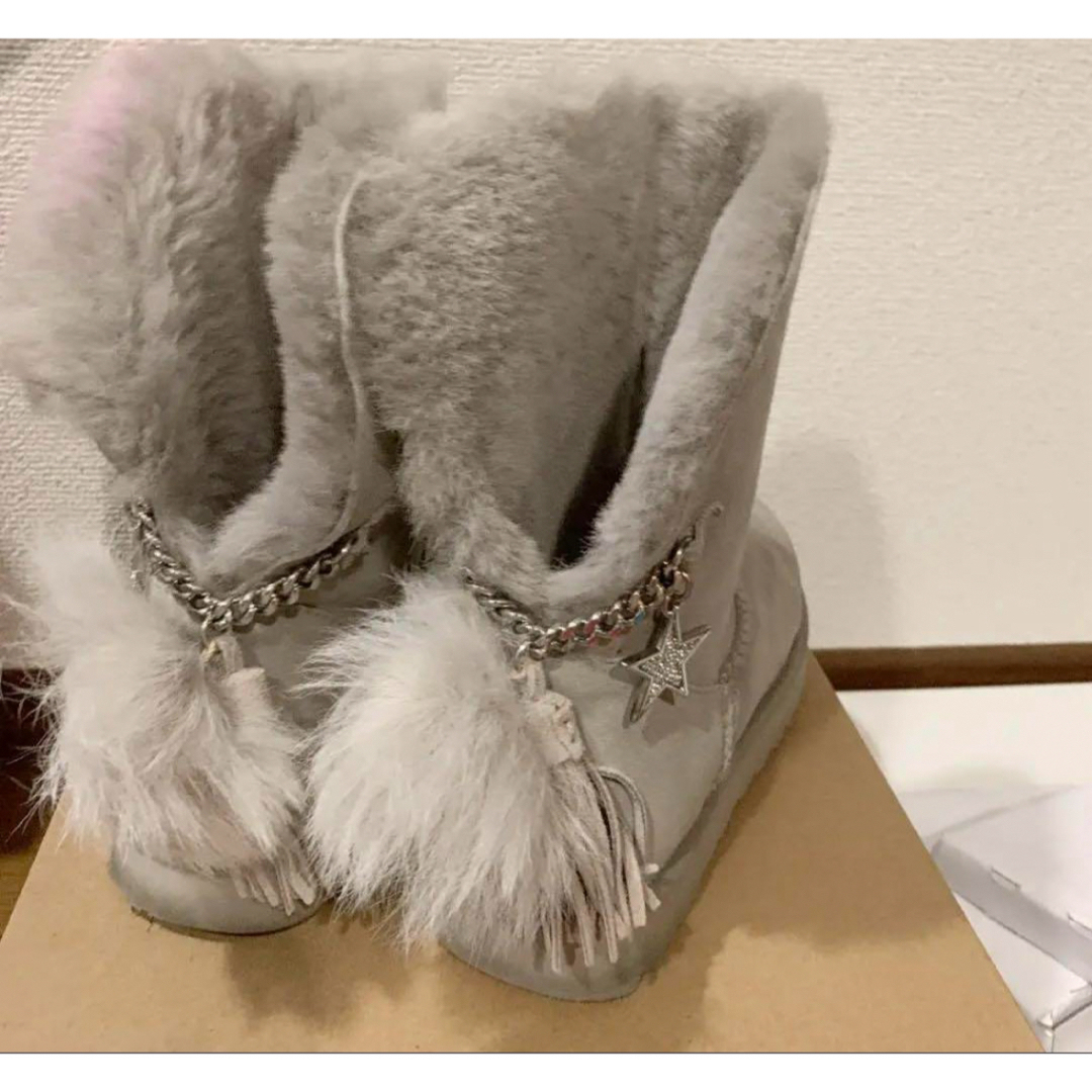 UGG(アグ)の美品！グレー ムートンブーツ UGG レディースの靴/シューズ(ブーツ)の商品写真