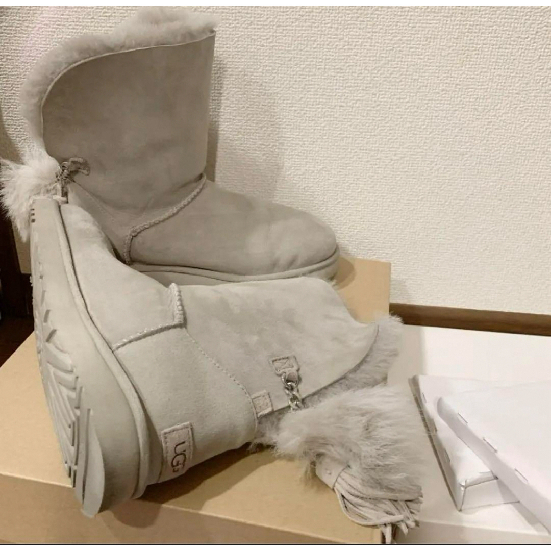 UGG(アグ)の美品！グレー ムートンブーツ UGG レディースの靴/シューズ(ブーツ)の商品写真