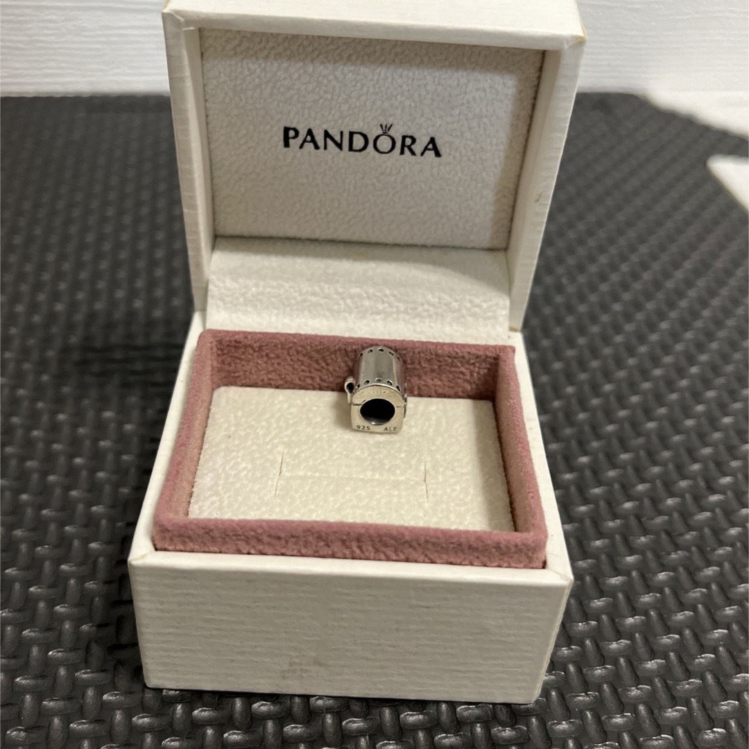 PANDORA(パンドラ)のPANDORA パンドラ ボックスチャーム   レディースのアクセサリー(チャーム)の商品写真