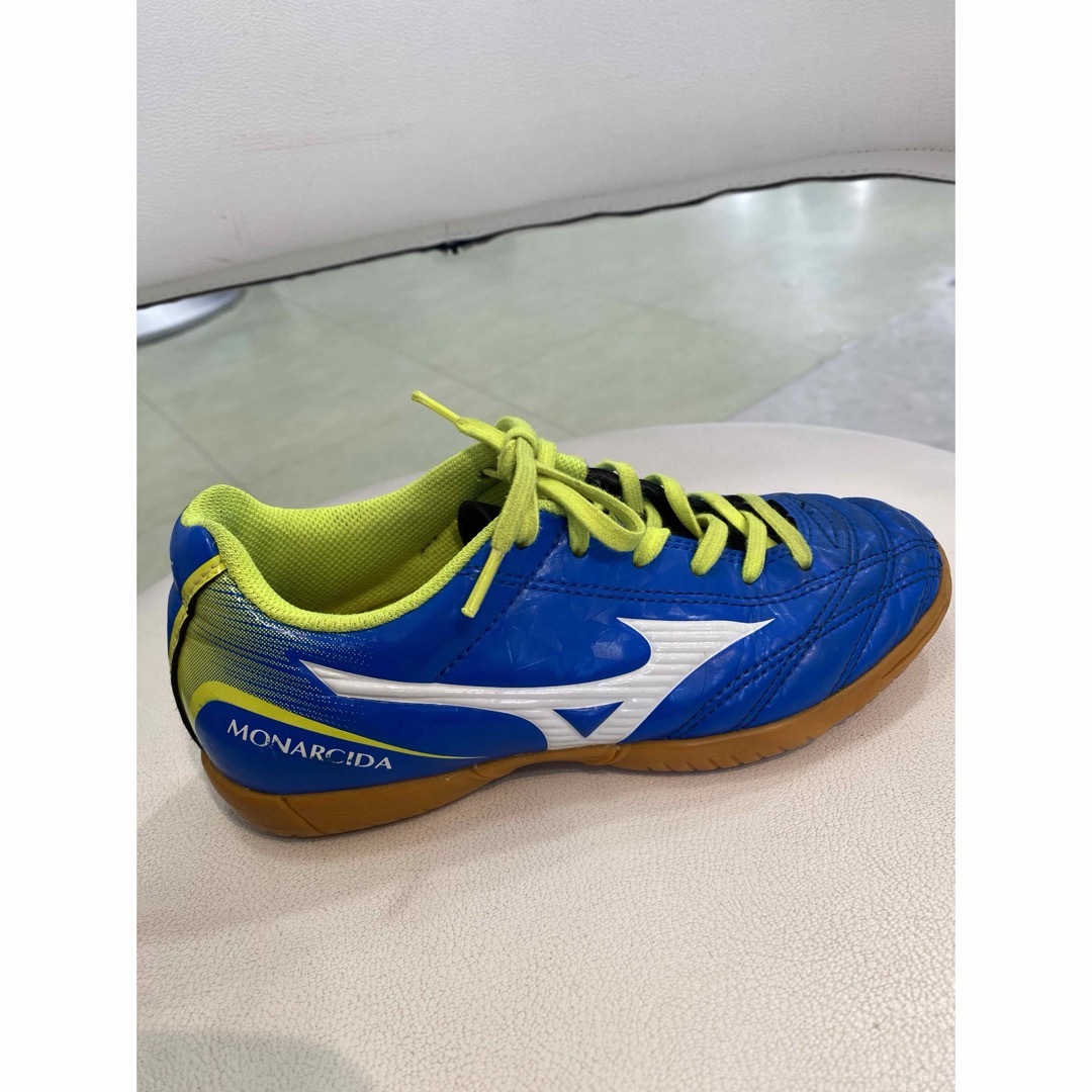 MIZUNO(ミズノ)のミズノ　モナルシーダ　フットサル(室内)シューズ　20cm スポーツ/アウトドアのサッカー/フットサル(シューズ)の商品写真