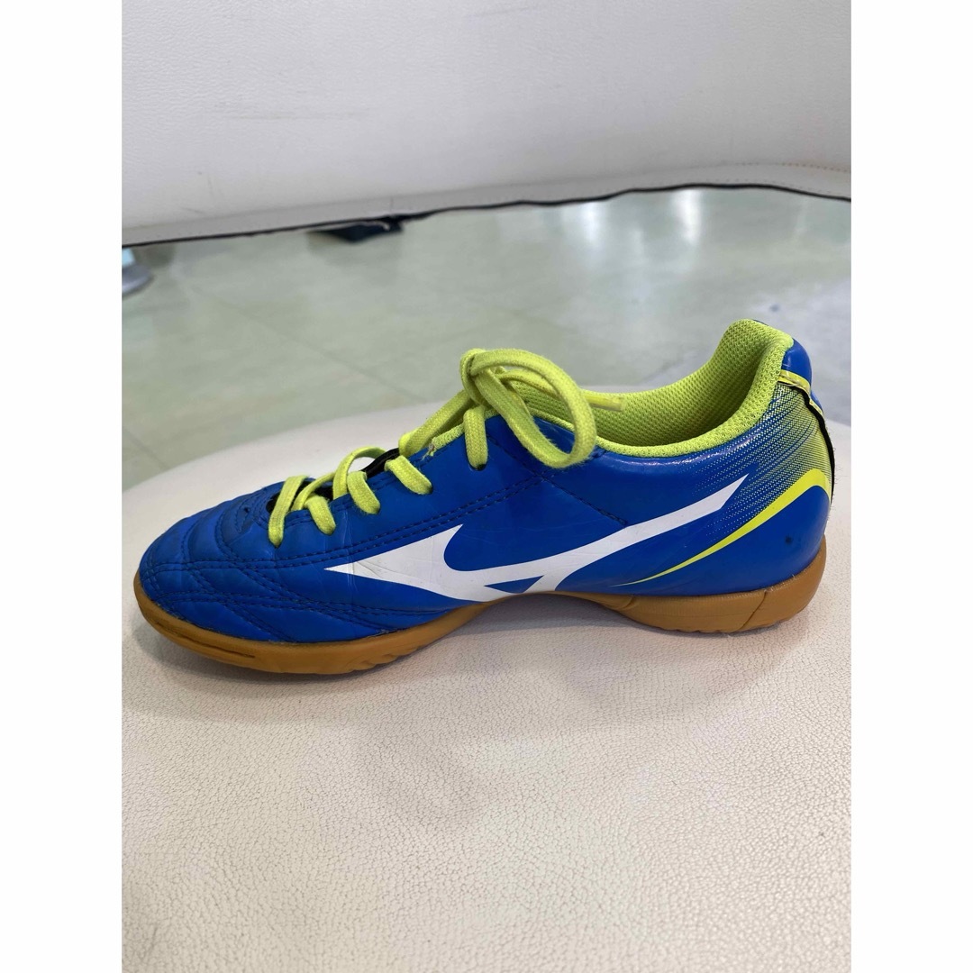 MIZUNO(ミズノ)のミズノ　モナルシーダ　フットサル(室内)シューズ　20cm スポーツ/アウトドアのサッカー/フットサル(シューズ)の商品写真