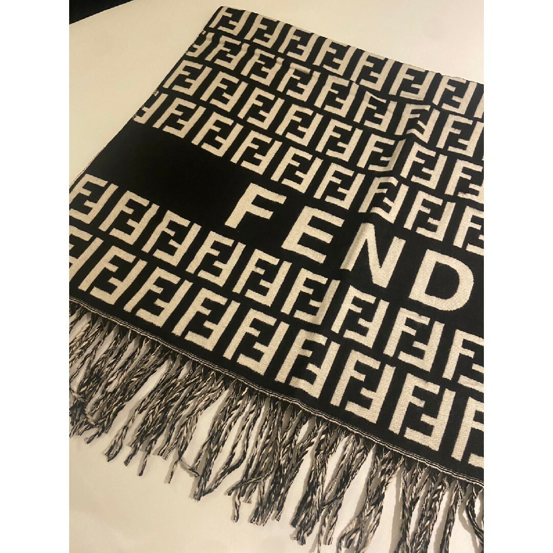 FENDI(フェンディ)のfendi　FENDI　フェンディ　マフラー　ベージュ　ブラック　ブラウン レディースのファッション小物(マフラー/ショール)の商品写真