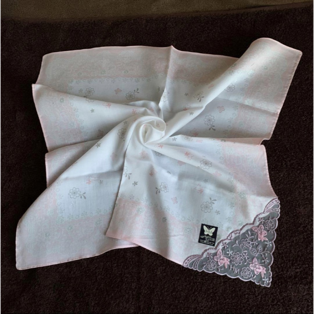 HANAE MORI(ハナエモリ)のハナエモリHM大判ハンカチ　プチスカーフ　50×52cm レディースのファッション小物(ハンカチ)の商品写真