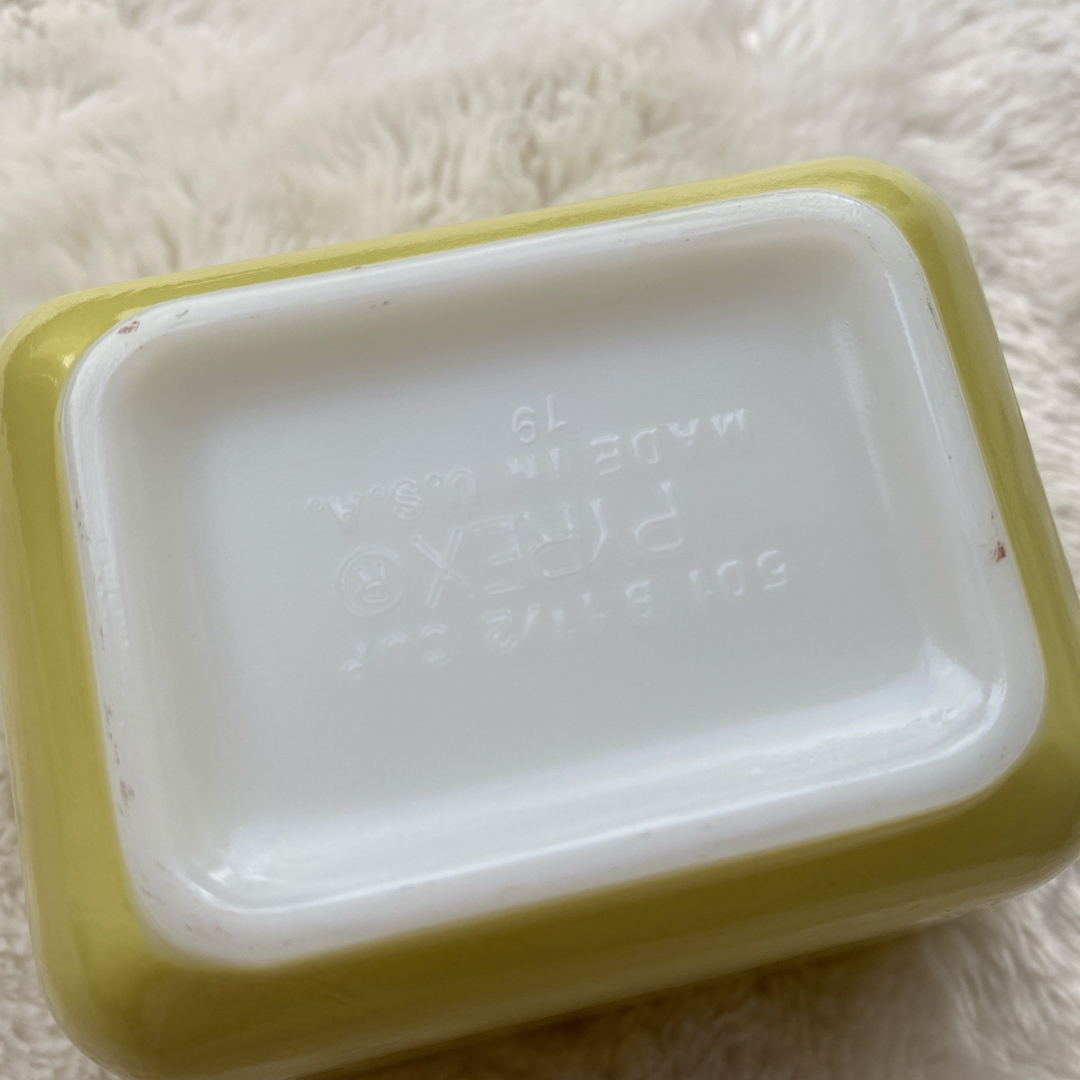 Pyrex(パイレックス)の🍀値下げ✨オールドパイレックス✨イエロー✨蓋つきで インテリア/住まい/日用品のキッチン/食器(食器)の商品写真