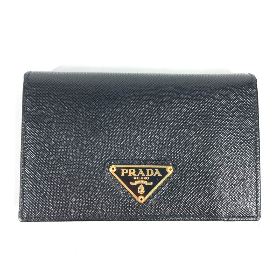 PRADA(プラダ)のプラダ PRADA トライアングルロゴ 三角ロゴ プレート 1M0504 2つ折り財布 コンパクトウォレット カードケース サフィアーノレザ－ ブラック 美品 インテリア/住まい/日用品のインテリア/住まい/日用品 その他(その他)の商品写真