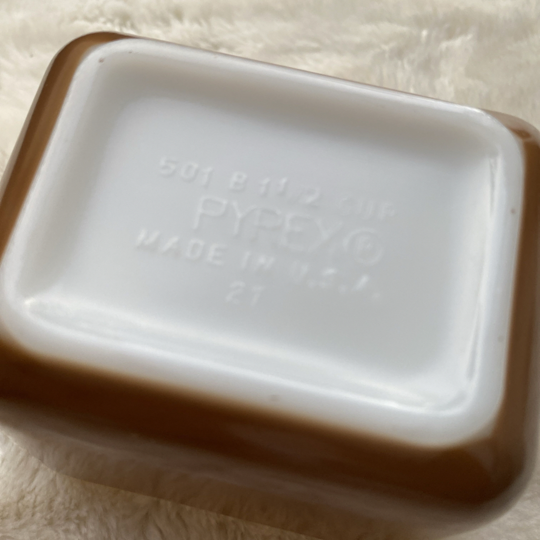 Pyrex(パイレックス)の🍀オールドパイレックス✨ブラウン✨蓋付きで インテリア/住まい/日用品のキッチン/食器(食器)の商品写真