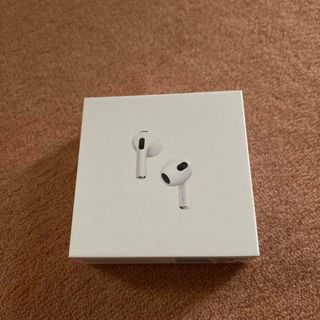 アップル(Apple)のアップル Lightning充電ケース付き AirPods 第3世代(ヘッドフォン/イヤフォン)