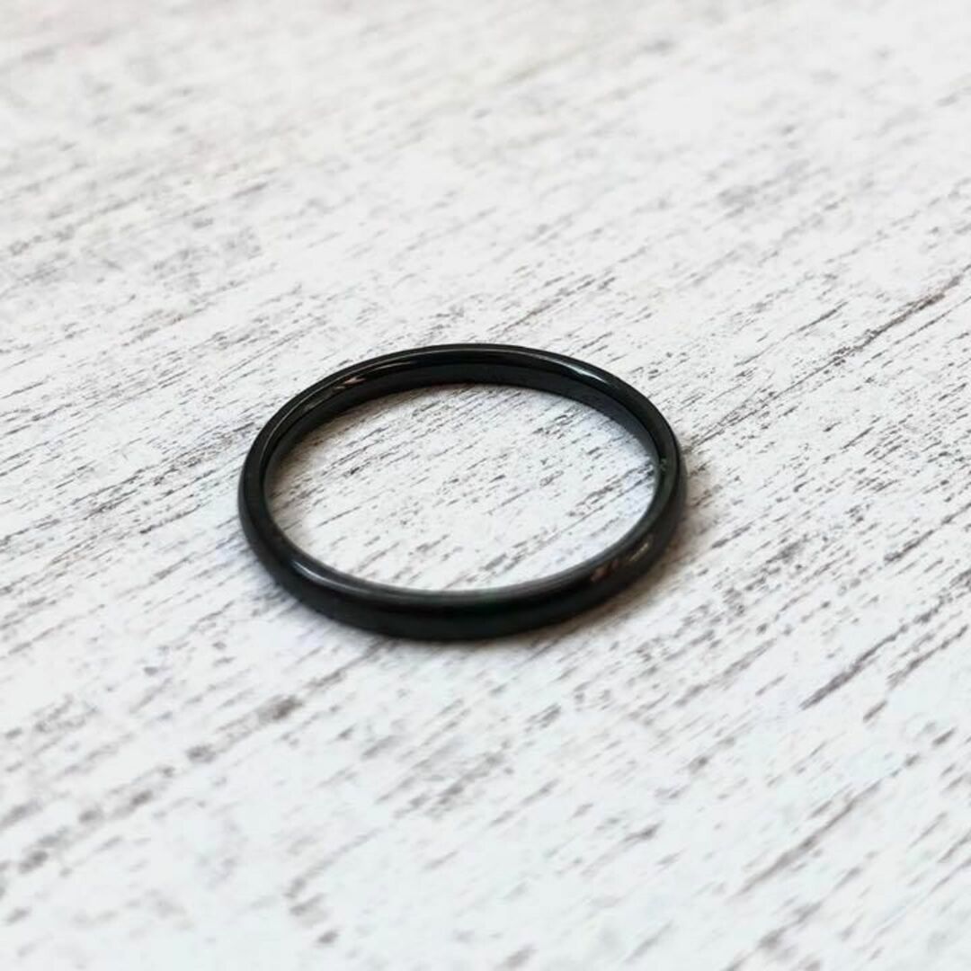 アレルギー対応！ステンレス製2mm甲丸ブラックリング　指輪　ピンキーリング レディースのアクセサリー(リング(指輪))の商品写真