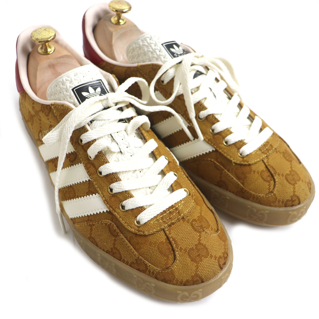 Gucci(グッチ)の極美品 GUCCI グッチ adidas 707868 GAZELLE キャンバス レザー GG柄  ローカットスニーカー ゴールド レッド ホワイト 27 箱・保存袋付き イタリア製 メンズ メンズの靴/シューズ(スニーカー)の商品写真