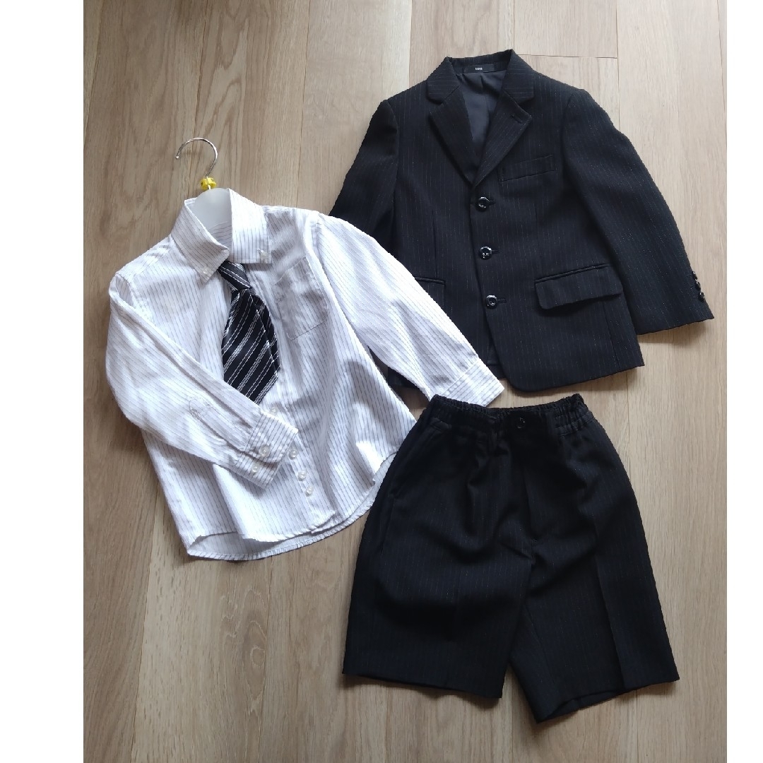 スーツ　男の子　100サイズ　４点セット キッズ/ベビー/マタニティのキッズ服男の子用(90cm~)(ドレス/フォーマル)の商品写真