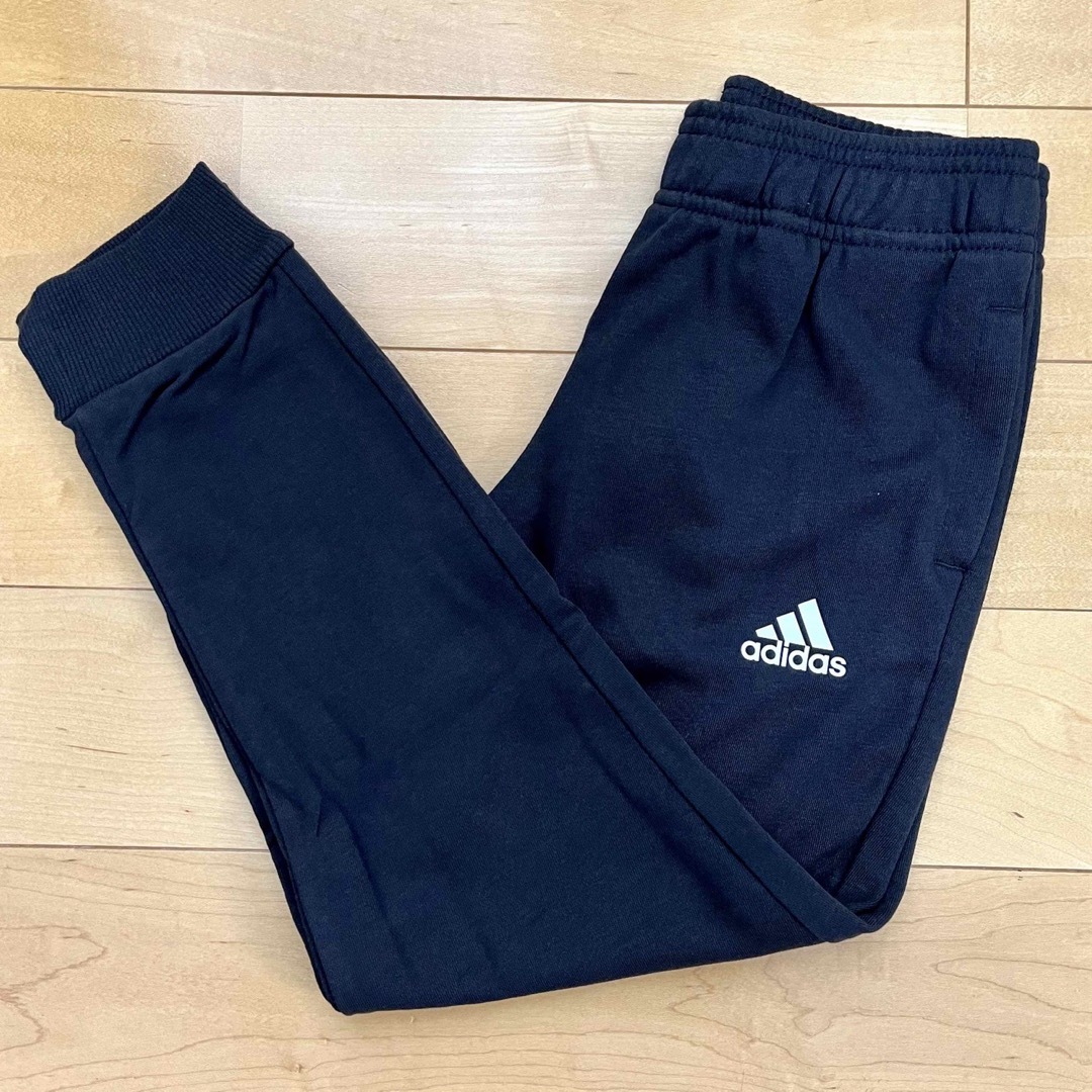 adidas(アディダス)のスウェットパンツ キッズ アディダス adidas 120cm 黒 ☆新品未使用 キッズ/ベビー/マタニティのキッズ服男の子用(90cm~)(パンツ/スパッツ)の商品写真