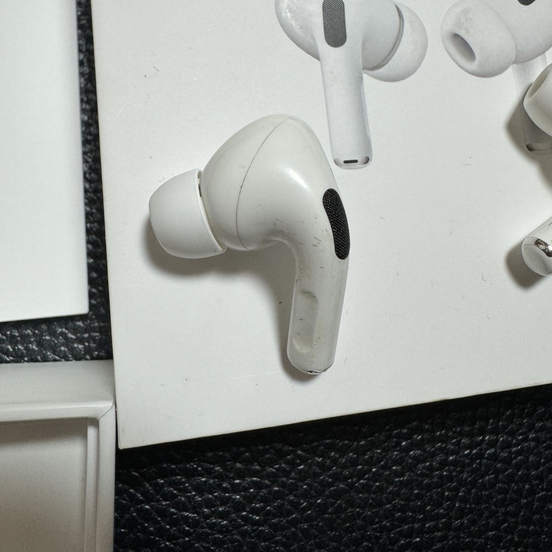 Apple(アップル)のApple AirPods Pro 第一世代 スマホ/家電/カメラのオーディオ機器(ヘッドフォン/イヤフォン)の商品写真