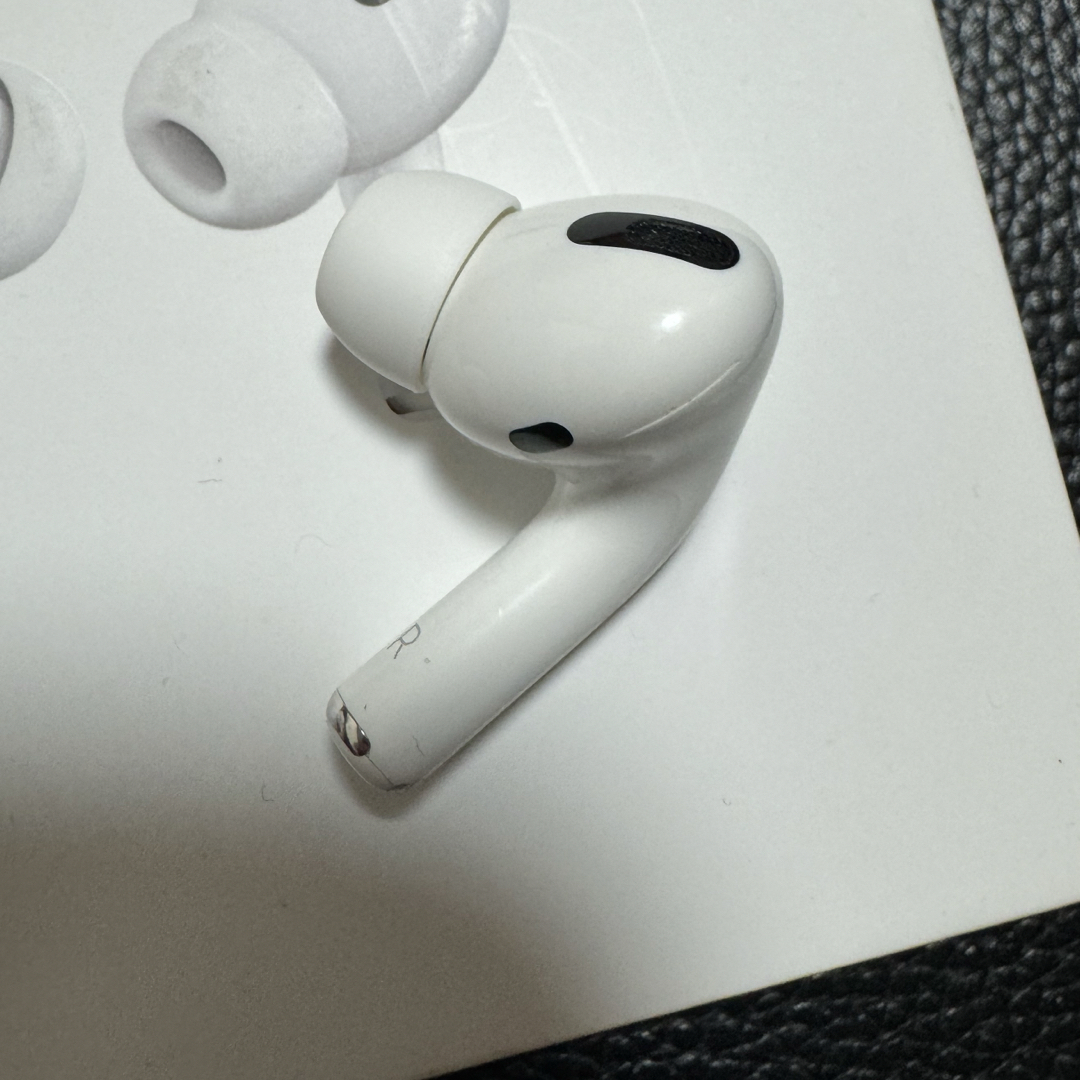 Apple(アップル)のApple AirPods Pro 第一世代 スマホ/家電/カメラのオーディオ機器(ヘッドフォン/イヤフォン)の商品写真