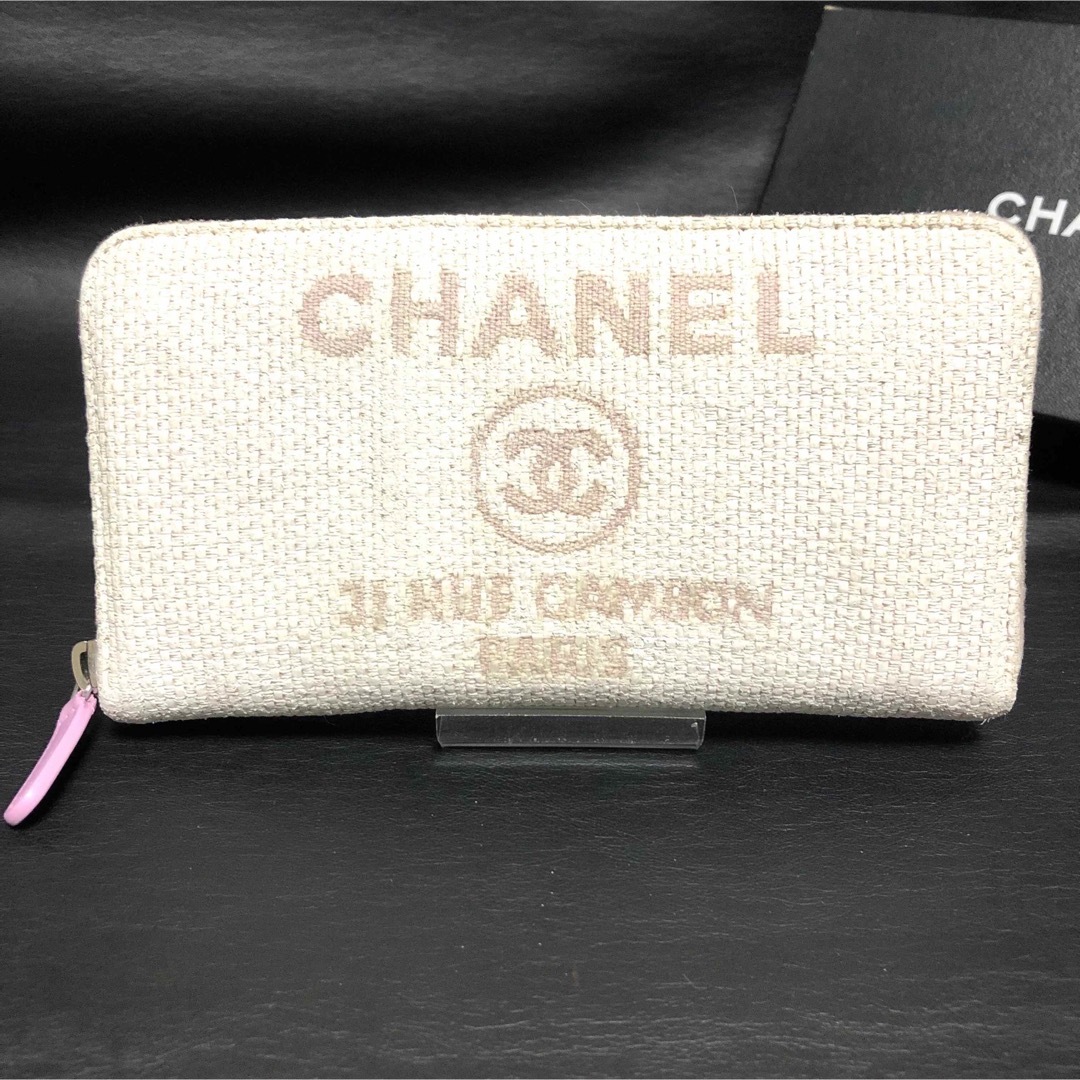 CHANEL(シャネル)のCHANEL シャネル ドーヴィル ラウンドファスナー 長財布 ホワイト/ピンク レディースのファッション小物(財布)の商品写真