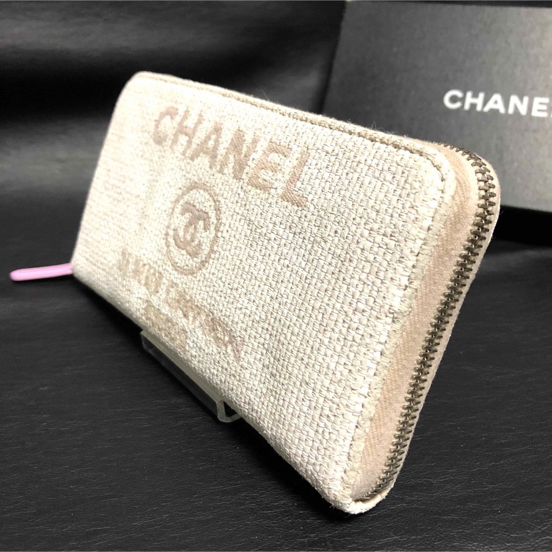 CHANEL(シャネル)のCHANEL シャネル ドーヴィル ラウンドファスナー 長財布 ホワイト/ピンク レディースのファッション小物(財布)の商品写真