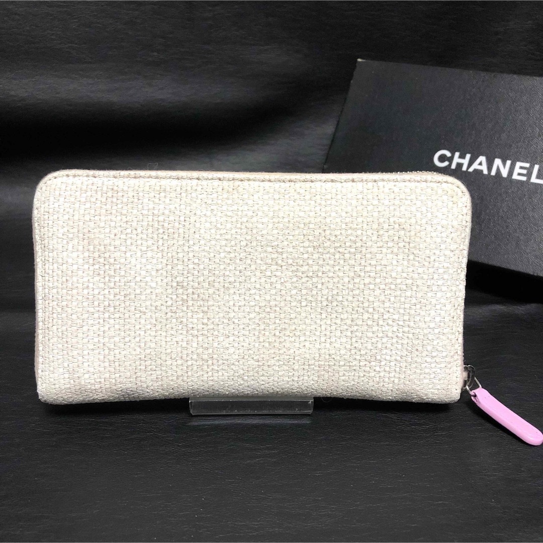 CHANEL(シャネル)のCHANEL シャネル ドーヴィル ラウンドファスナー 長財布 ホワイト/ピンク レディースのファッション小物(財布)の商品写真