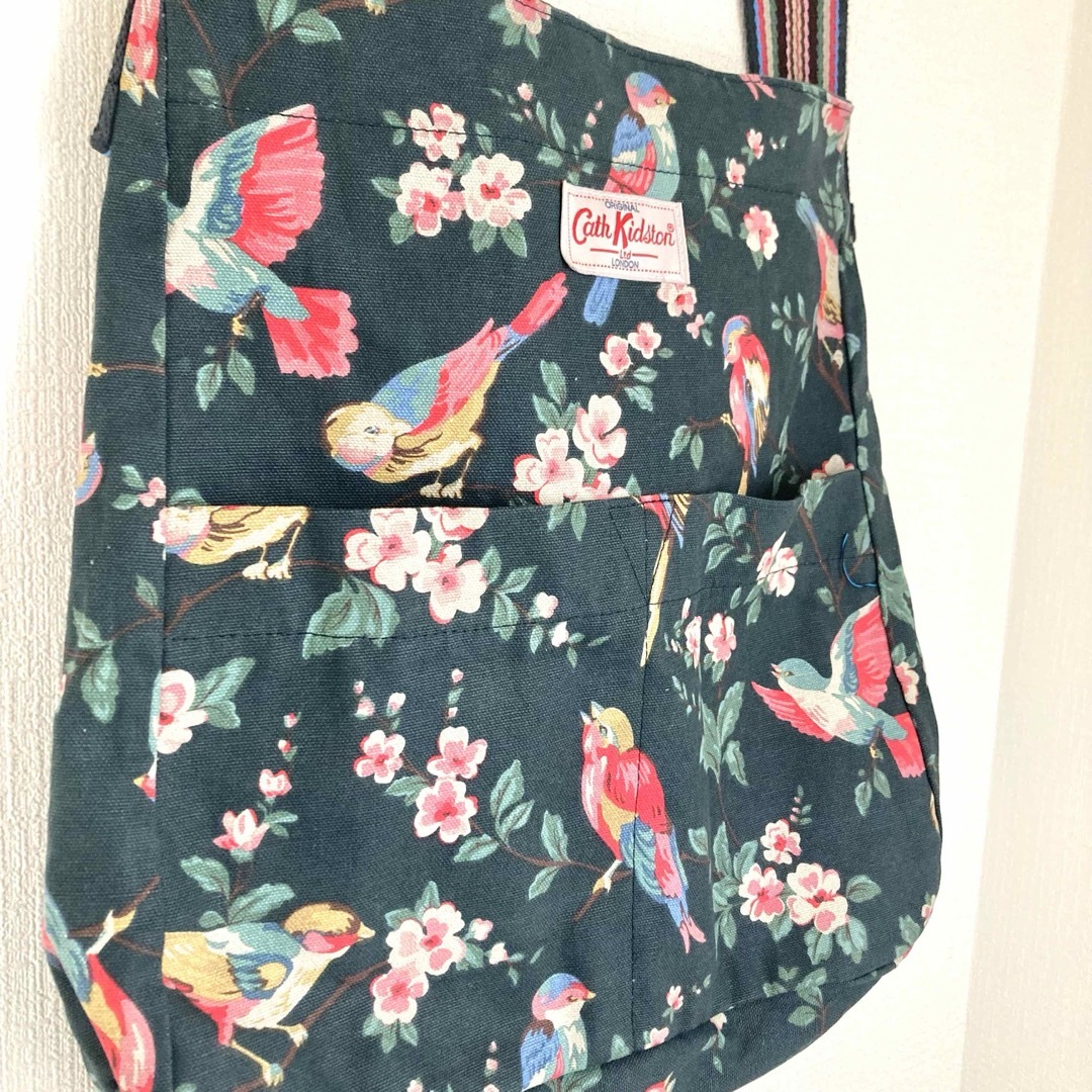 Cath Kidston(キャスキッドソン)のCath Kidson　ショルダーバッグ　カバン　花柄　鳥　グリーン　レディース レディースのバッグ(ショルダーバッグ)の商品写真