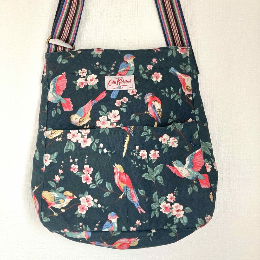 Cath Kidston(キャスキッドソン)のCath Kidson　ショルダーバッグ　カバン　花柄　鳥　グリーン　レディース レディースのバッグ(ショルダーバッグ)の商品写真