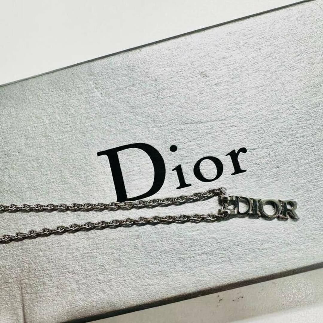 Dior(ディオール)のDior ディオール ロゴネックレス シルバー 全長約44cm 箱付き 【中古】 42402K70 レディースのアクセサリー(ネックレス)の商品写真