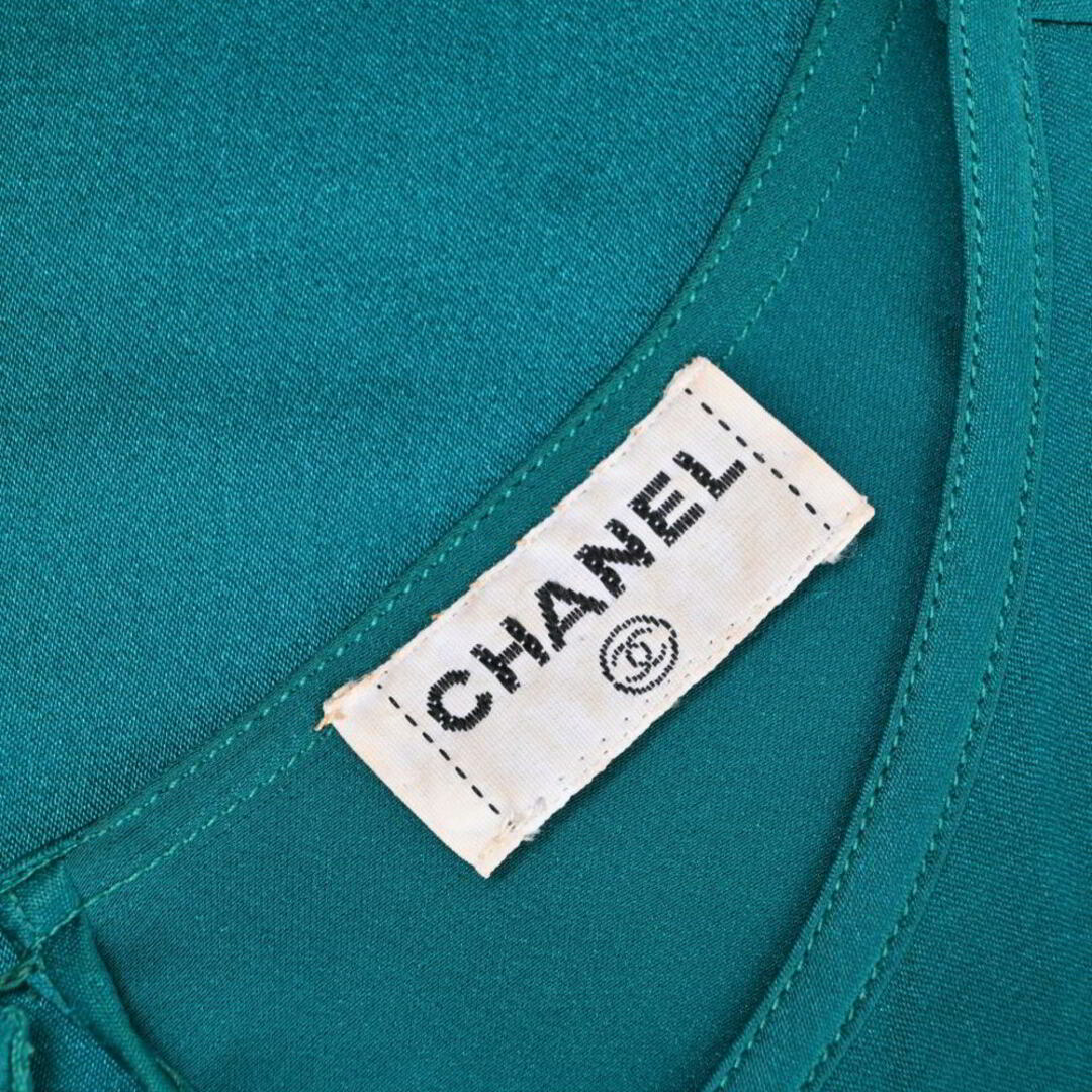 CHANEL(シャネル)のCHANEL  シルク ブラウス  ボタン11個付き レディースのトップス(シャツ/ブラウス(長袖/七分))の商品写真