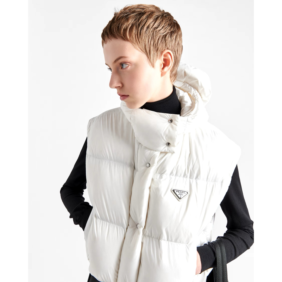 PRADA(プラダ)のプラダ　re-nylon ダウンジャケット　ホワイト メンズのジャケット/アウター(ダウンジャケット)の商品写真