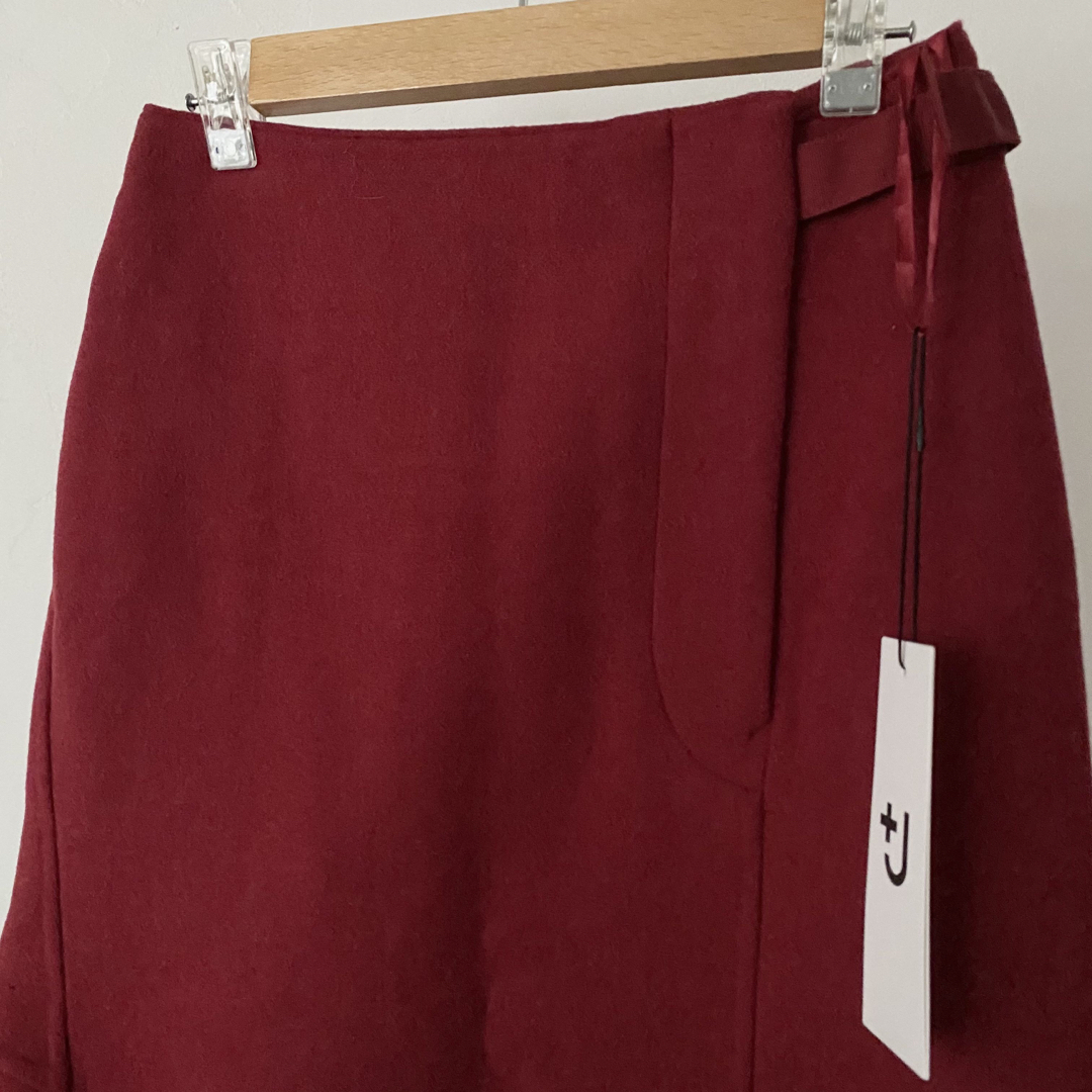 UNIQLO(ユニクロ)のUNIQLO ユニクロ　レッド　膝丈　ダブルフェイス　スカート　スリット入り レディースのスカート(ひざ丈スカート)の商品写真