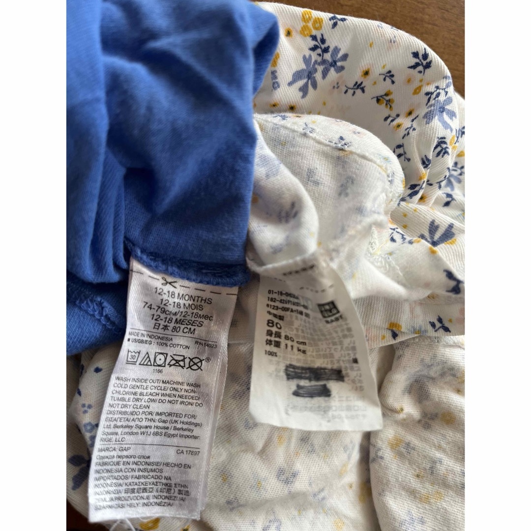 babyGAP(ベビーギャップ)のサイズ80 baby GAP ユニクロ ロングTシャツ 2枚セット キッズ/ベビー/マタニティのベビー服(~85cm)(Ｔシャツ)の商品写真