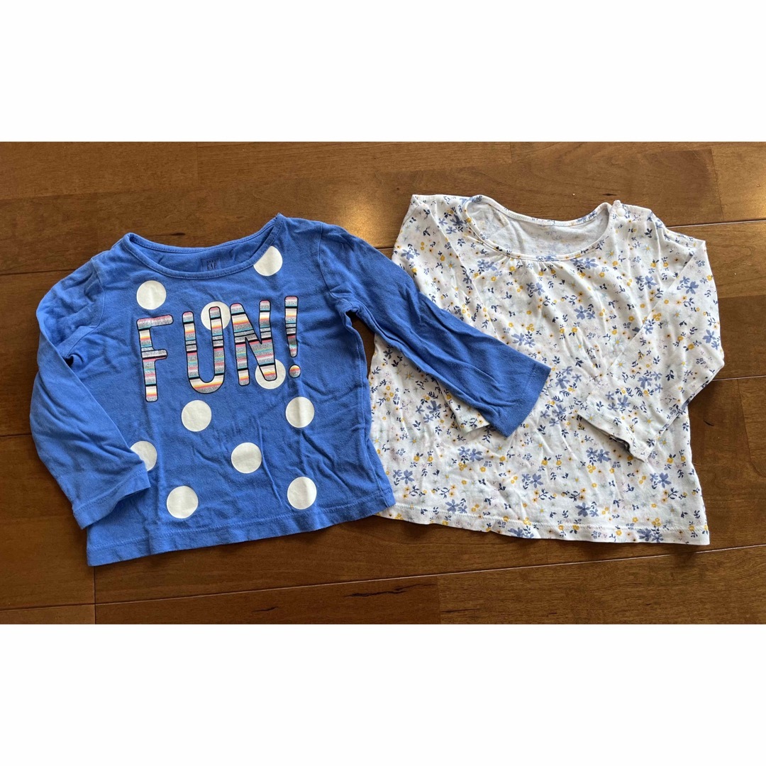 babyGAP(ベビーギャップ)のサイズ80 baby GAP ユニクロ ロングTシャツ 2枚セット キッズ/ベビー/マタニティのベビー服(~85cm)(Ｔシャツ)の商品写真